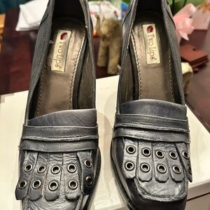 Two Lips Women's Black Loafers